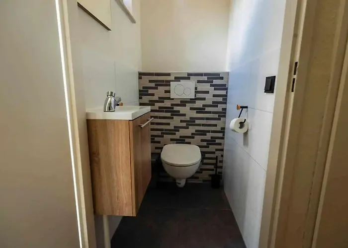 6 - Persoons Lakeside 15 Holiday home *