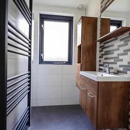 6 - Persoons Lakeside 15 Ewijk