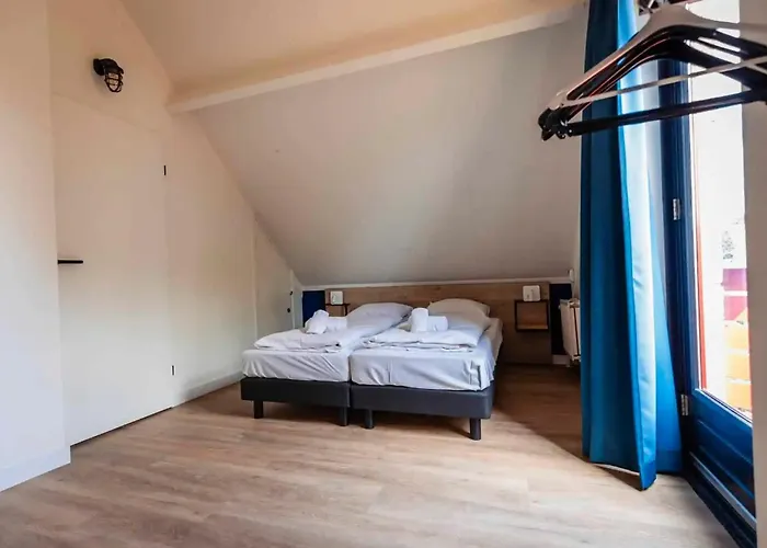 6 - Persoons Lakeside 15 * Ewijk